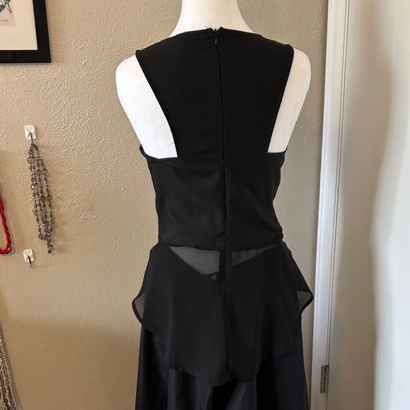 Embroidered Black Sleeveless Blouse - Picture 3 of 9